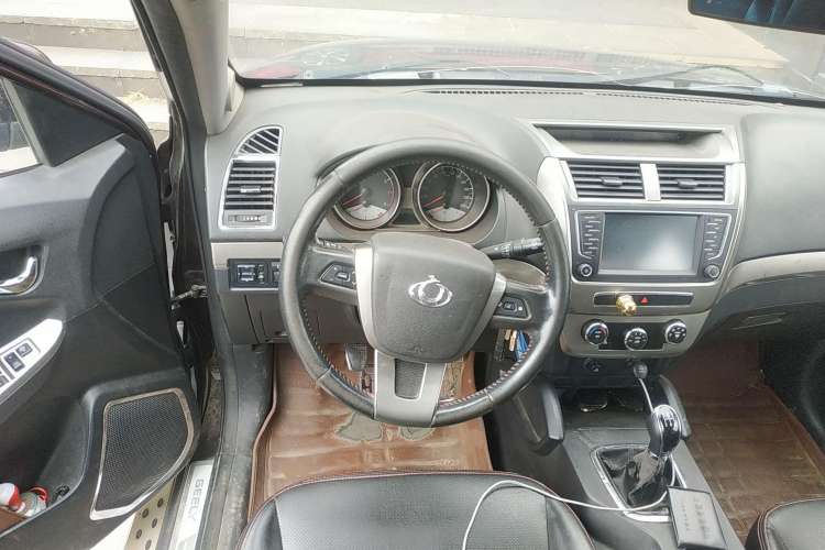 Used Geely Auto GX7 2015 Classic Edition 1.8L Manual Elite Model China V Standard Steering Wheel