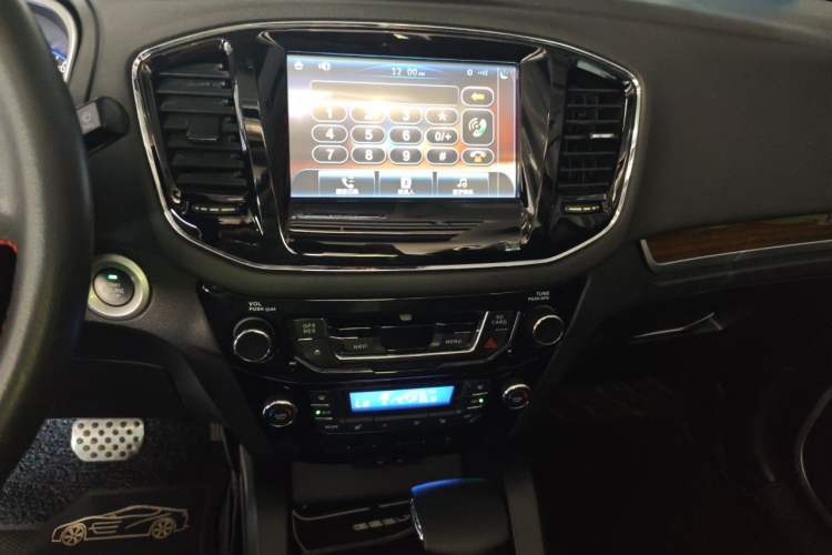 Used Geely Auto GX7 2015 Sport Edition 2.0L Automatic Luxury Model Audio And AC Panel