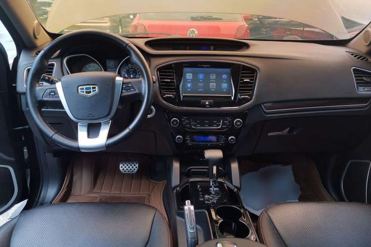 Used Geely Auto GX7 2015 Sports Edition 2.0L Automatic Luxury Upgrade Version China V Standard Center Console