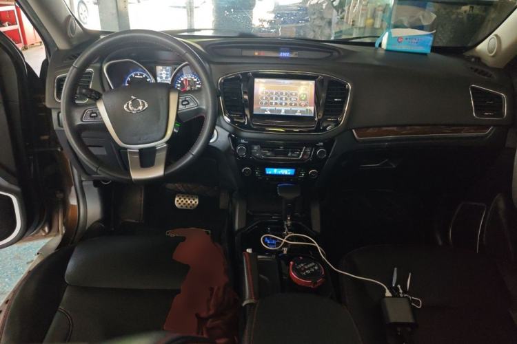 Used Geely Auto GX7 2015 Sport Edition 2.0L Automatic Luxury Model Center Console