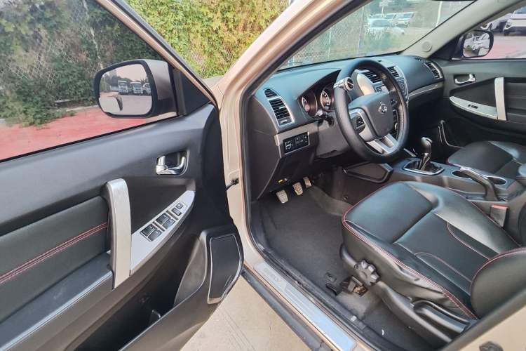 Used Geely Auto GX7 2015 Classic Edition 1.8L Manual Elite Model China V Standard Driver Seat