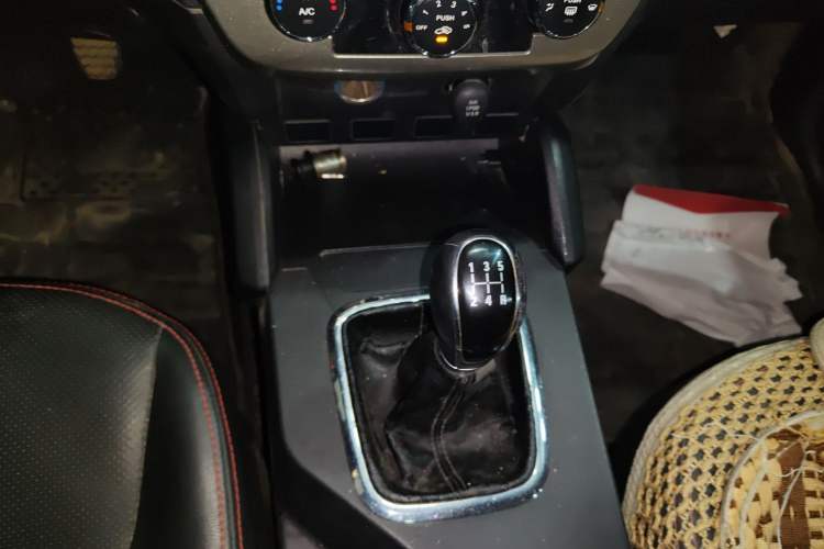 Used Geely Auto GX7 2015 Classic Edition 1.8L Manual Elite Model China IV Gear Lever