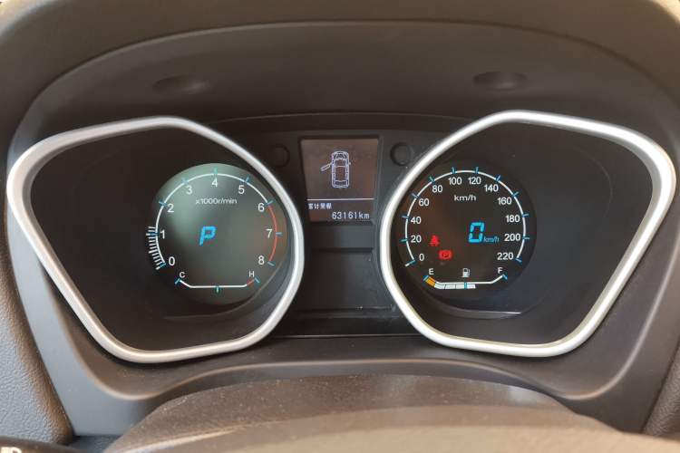Used Geely Auto GX7 2015 Sports Edition 2.0L Automatic Luxury Upgrade Version China V Standard Instrument Cluster