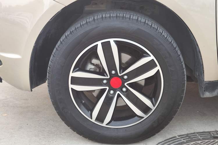 Used Geely Auto GX7 2015 Classic Edition 1.8L Manual Elite Model China V Standard Left Front Wheel Hub
