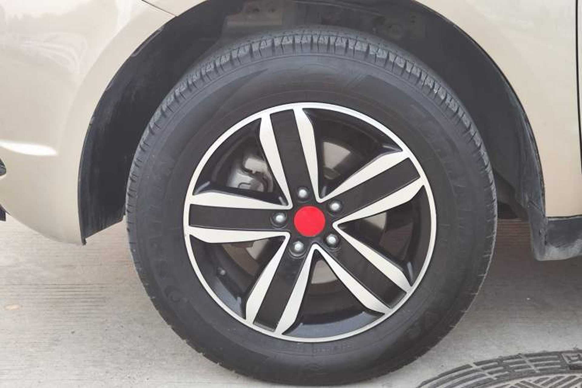 Used Geely Auto GX7 2015 Classic Edition 1.8L Manual Elite Model China V Standard Left Front Wheel Hub
