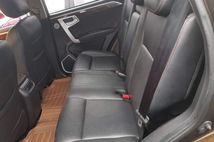 Used Geely Auto GX7 2015 Sports Edition 2.0L Automatic Luxury Upgrade Version China V Standard Left Rear Seat
