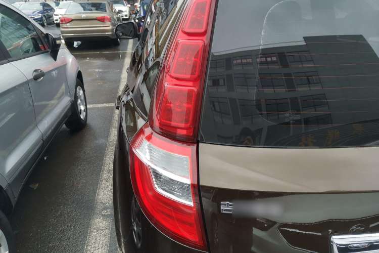 Used Geely Auto GX7 2015 Sports Edition 2.0L Automatic Luxury Upgrade Version China V Standard Left Rear Taillight
