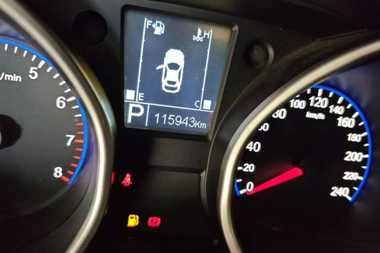 Used Geely Auto GX7 2015 Sport Edition 2.0L Automatic Luxury Model Odometer Close Up