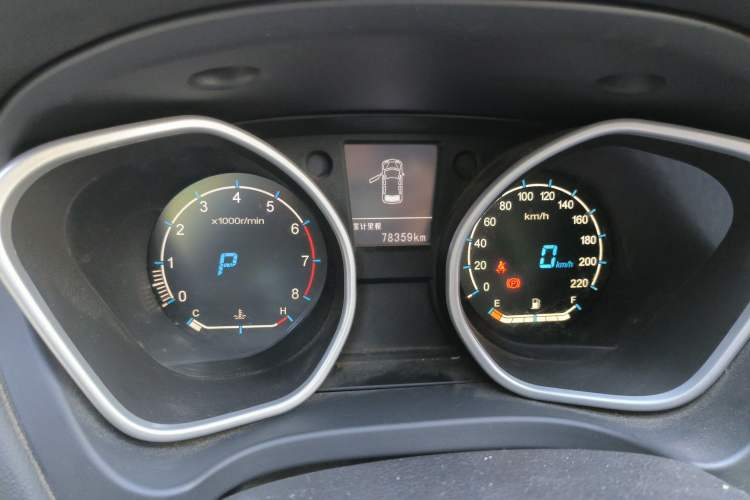 Used Geely Auto GX7 2015 Sports Edition 2.0L Automatic Prestige Model Odometer Close Up