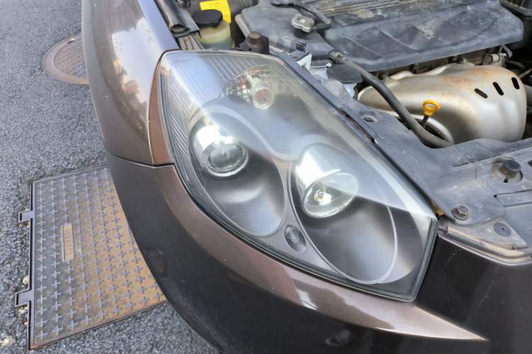 Used Geely Auto GX7 2015 Sports Edition 2.0L Automatic Prestige Model Right Front Headlight