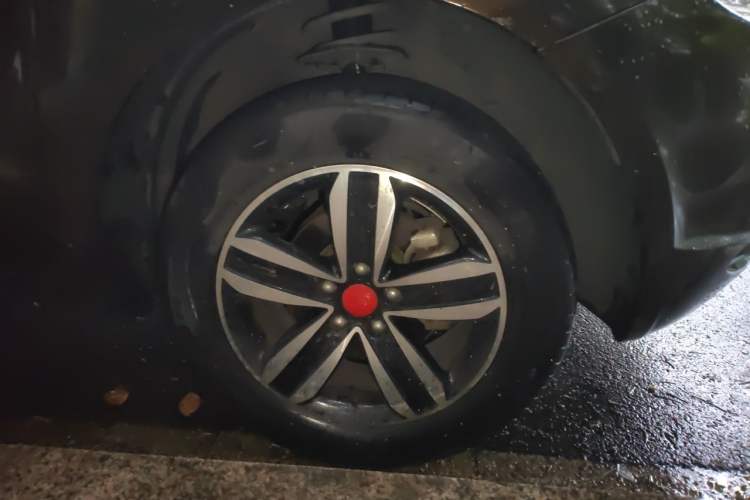 Used Geely Auto GX7  Right Front Wheel Hub