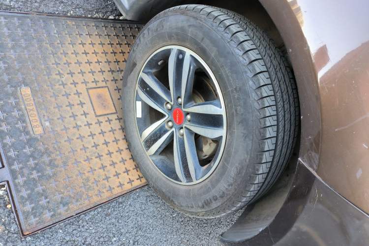 Used Geely Auto GX7 2015 Sports Edition 2.0L Automatic Prestige Model Right Front Wheel Hub