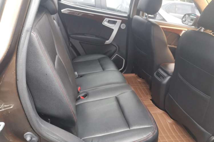 Used Geely Auto GX7 2015 Sports Edition 2.0L Automatic Luxury Upgrade Version China V Standard Right Rear Seat