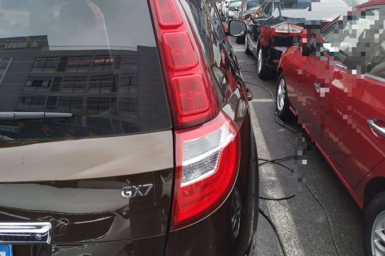 Used Geely Auto GX7 2015 Sports Edition 2.0L Automatic Luxury Upgrade Version China V Standard Right Rear Taillight