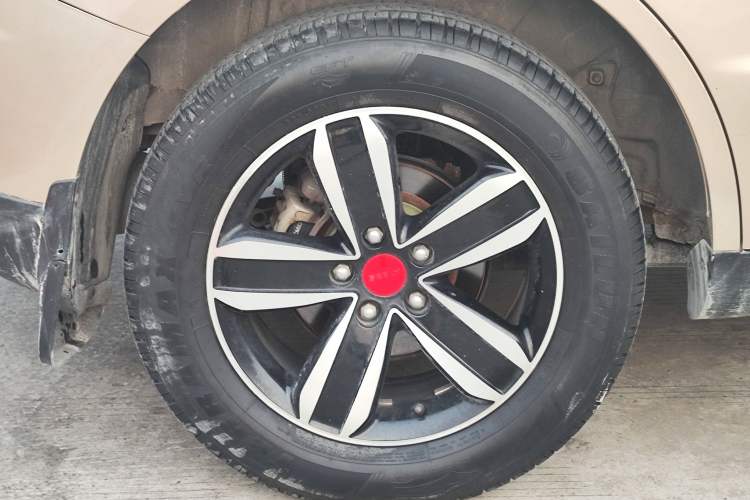 Used Geely Auto GX7 2015 Classic Edition 1.8L Manual Elite Model China V Standard Right Rear Wheel Hub