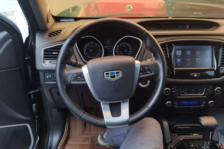 Used Geely Auto GX7 2015 Sports Edition 2.0L Automatic Luxury Upgrade Version China V Standard Steering Wheel