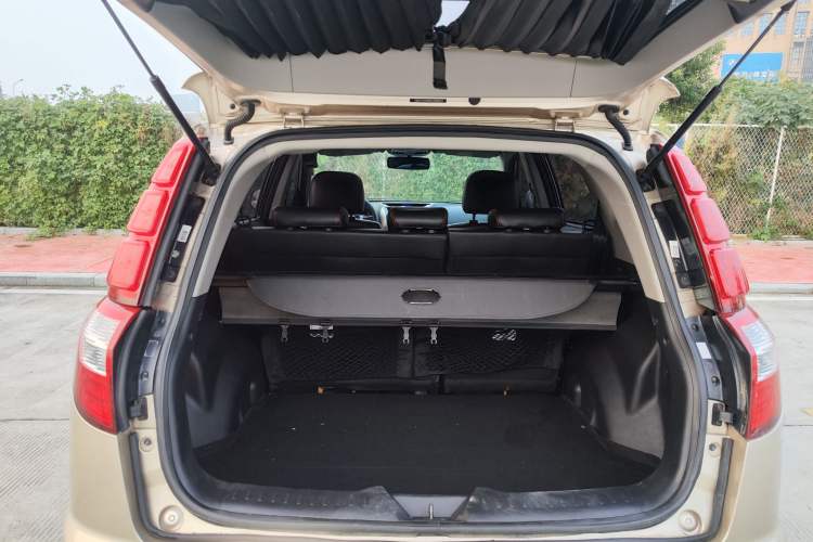 Used Geely Auto GX7 2015 Classic Edition 1.8L Manual Elite Model China V Standard Trunk