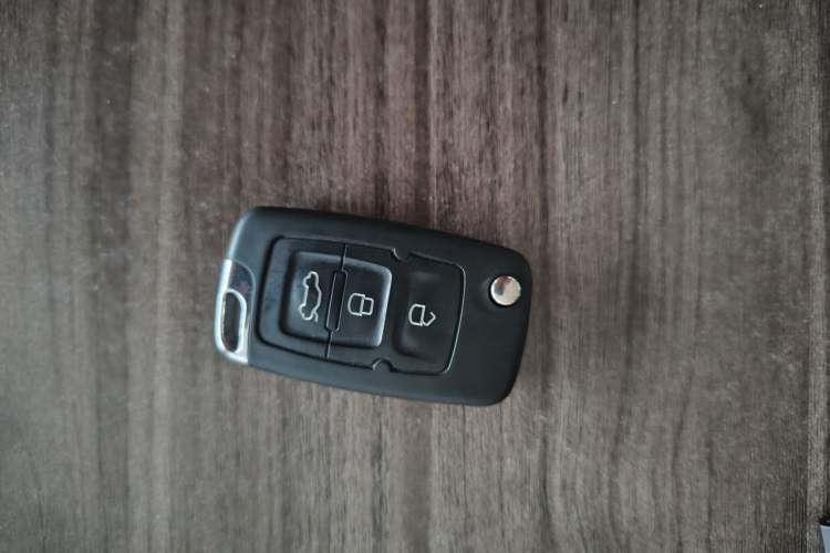 Used Geely Auto GX7 2015 Classic Edition 1.8L Manual Elite Model China V Standard Vehicle Key