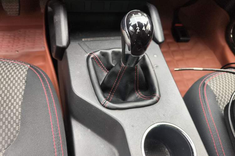 Used Geely Auto GX7 2015 Classic Edition 1.8L Manual Elite Model China IV Gear Lever