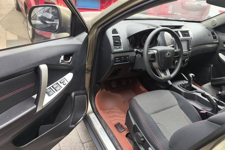 Used Geely Auto GX7 2015 Classic Edition 1.8L Manual Elite Model China IV Interior 3