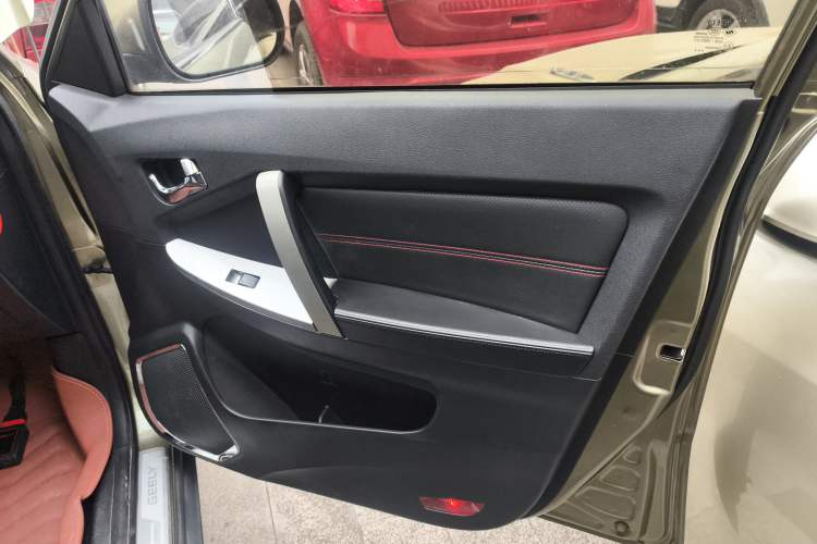 Used Geely Auto GX7 2015 Classic Edition 1.8L Manual Elite Model China IV Interior 5