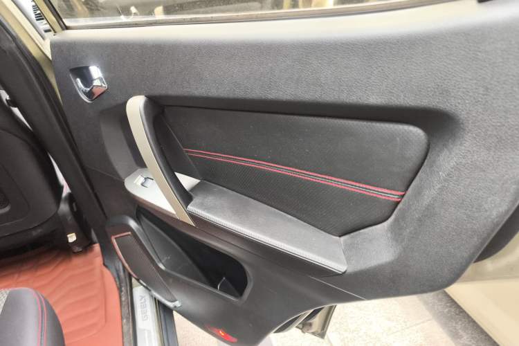 Used Geely Auto GX7 2015 Classic Edition 1.8L Manual Elite Model China IV Interior 6