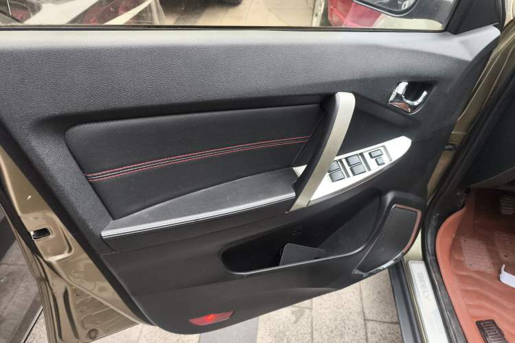Used Geely Auto GX7 2015 Classic Edition 1.8L Manual Elite Model China IV Interior 7