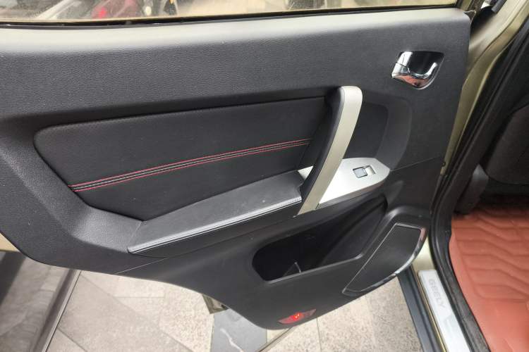 Used Geely Auto GX7 2015 Classic Edition 1.8L Manual Elite Model China IV Interior 8