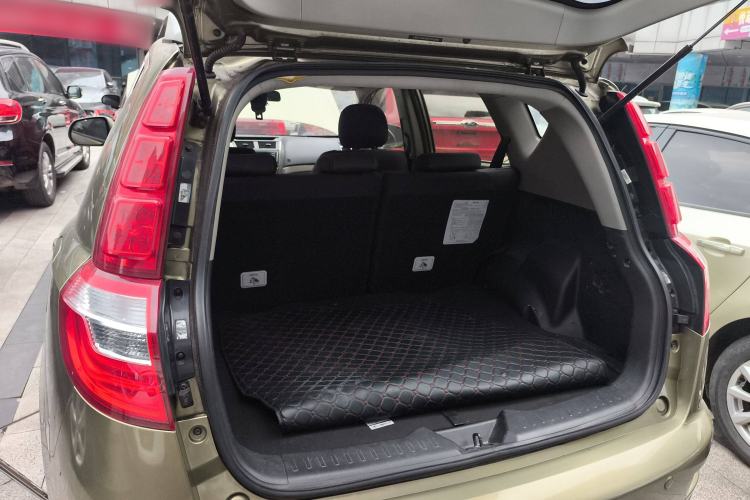 Used Geely Auto GX7 2015 Classic Edition 1.8L Manual Elite Model China IV Trunk