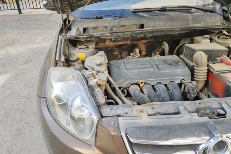 Used Geely Auto GX7 2015 Classic Edition 1.8L Manual Elite Model China IV Engine Bay Right