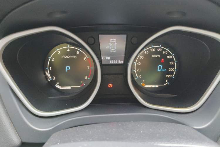 Used Geely Auto GX7 2015 Sports Edition 2.0L Automatic Luxury Upgrade Version China V Standard Instrument Cluster