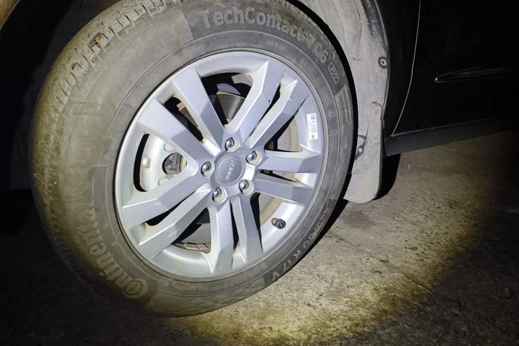 Used Geely Auto GX7 2015 Classic Edition 1.8L Manual New Urban Upgrade Version China V Standard Right Front Wheel Hub