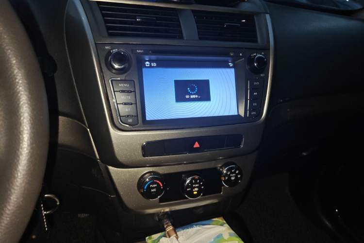 Used Geely Auto GX7 2015 Classic Edition 1.8L Manual Elite Model China V Standard Audio And AC Panel