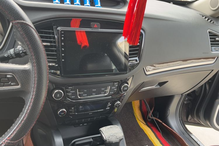Used Geely Auto GX7 2015 Sports Edition 2.0L Automatic Luxury Upgrade Version China V Standard Audio And AC Panel