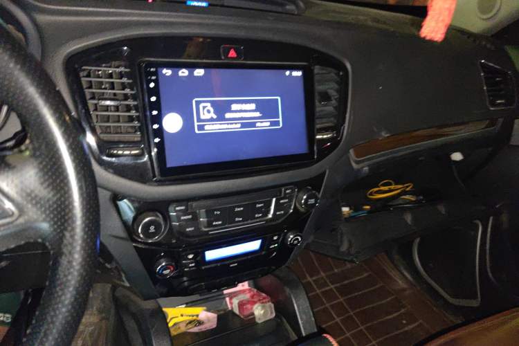 Used Geely Auto GX7 2015 Sports Edition 2.0L Automatic Luxury Upgrade Version China V Standard Audio And AC Panel