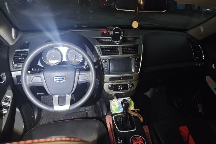 Used Geely Auto GX7 2015 Classic Edition 1.8L Manual Elite Model China V Standard Center Console