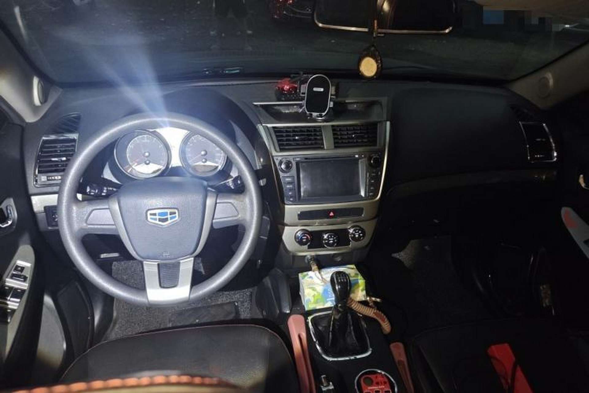 Used Geely Auto GX7 2015 Classic Edition 1.8L Manual Elite Model China V Standard Center Console