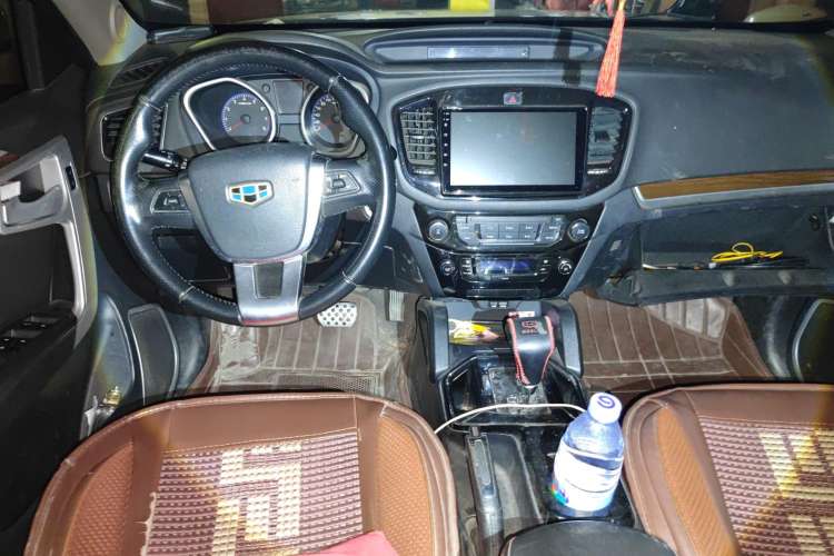 Used Geely Auto GX7 2015 Sports Edition 2.0L Automatic Luxury Upgrade Version China V Standard Center Console
