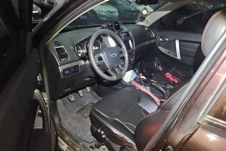 Used Geely Auto GX7 2015 Classic Edition 1.8L Manual Elite Model China V Standard Driver Seat