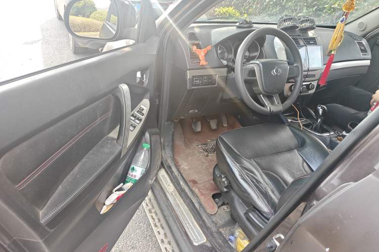 Used Geely Auto GX7 2015 Classic Edition 1.8L Manual Elite Model China V Standard Driver Seat