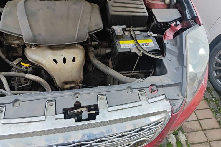 Used Geely Auto GX7 2015 Sports Edition 2.0L Automatic Prestige Model Engine Bay Left