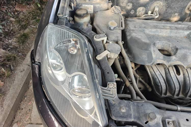 Used Geely Auto GX7 2015 Classic Edition 1.8L Manual Elite Model China V Standard Engine Bay Right