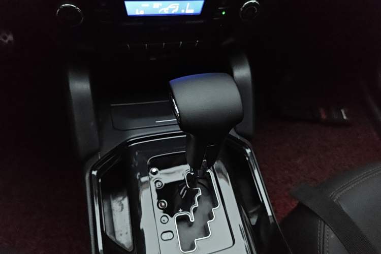 Used Geely Auto GX7 2015 Sports Edition 2.0L Automatic Prestige Model Gear Lever