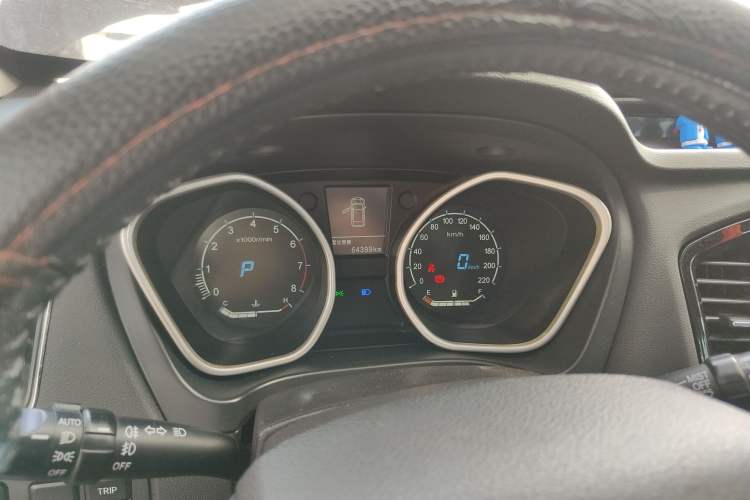 Used Geely Auto GX7 2015 Sports Edition 2.0L Automatic Luxury Upgrade Version China V Standard Instrument Cluster