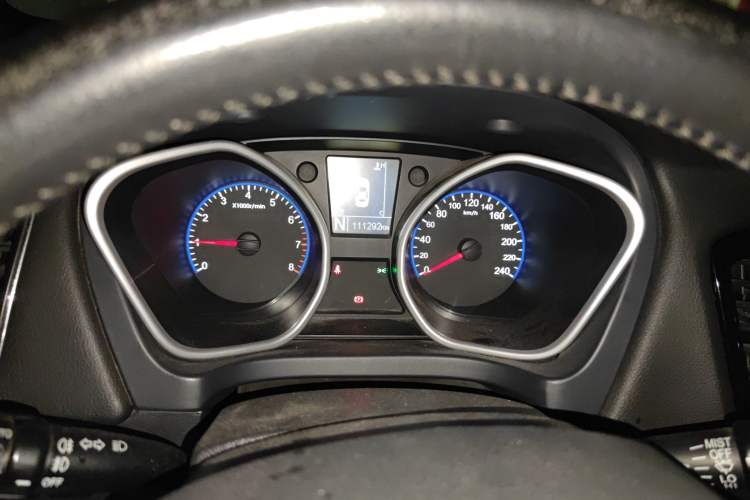 Used Geely Auto GX7 2015 Sports Edition 2.0L Automatic Luxury Upgrade Version China V Standard Instrument Cluster