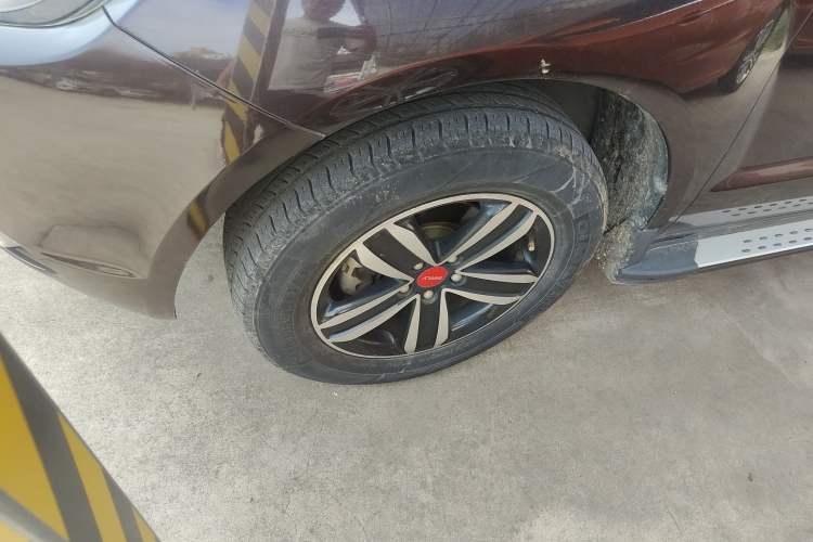 Used Geely Auto GX7 2015 Sports Edition 2.0L Automatic Luxury Upgrade Version China V Standard Left Front Wheel Hub