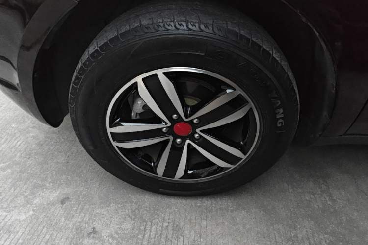 Used Geely Auto GX7 2015 Sports Edition 2.0L Automatic Prestige Model Left Front Wheel Hub