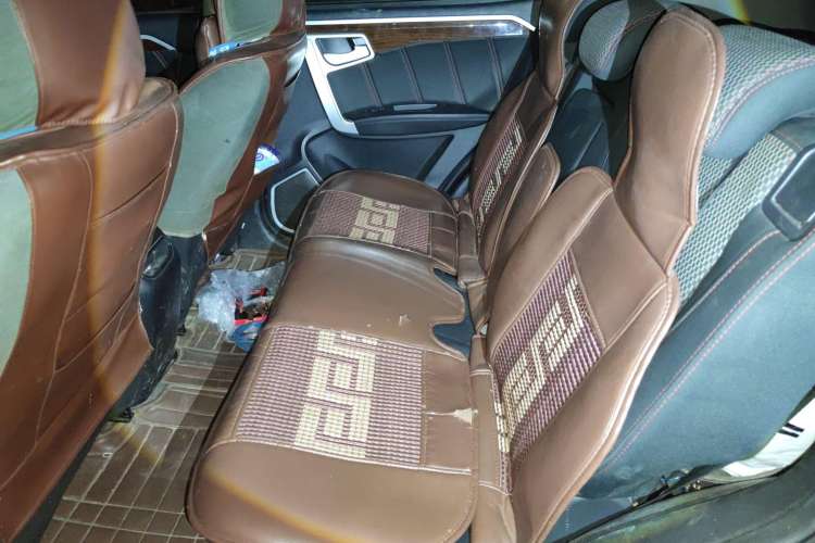 Used Geely Auto GX7 2015 Sports Edition 2.0L Automatic Luxury Upgrade Version China V Standard Left Rear Seat