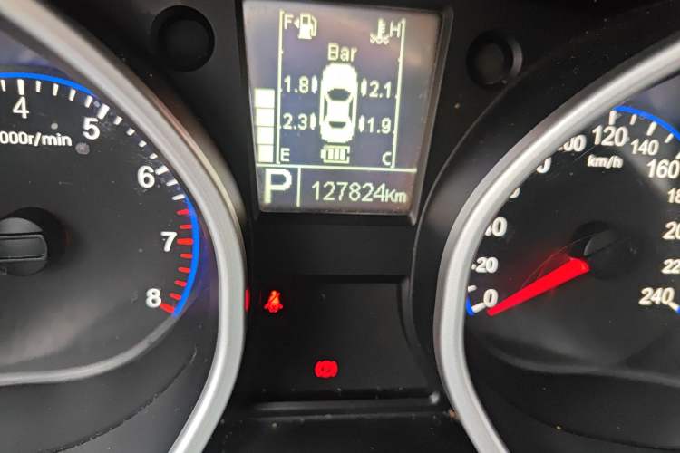 Used Geely Auto GX7 2015 Sports Edition 2.0L Automatic Prestige Model Odometer Close Up