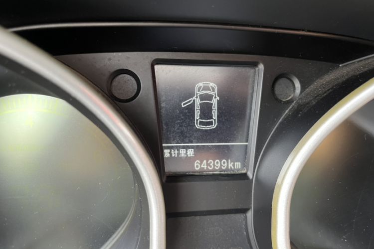 Used Geely Auto GX7 2015 Sports Edition 2.0L Automatic Luxury Upgrade Version China V Standard Odometer Close Up